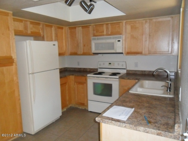 9990 North Scottsdale Road, Unit 2018 Paradise Valley, AZ 85253 - Photo 4 of 27 Kitchen