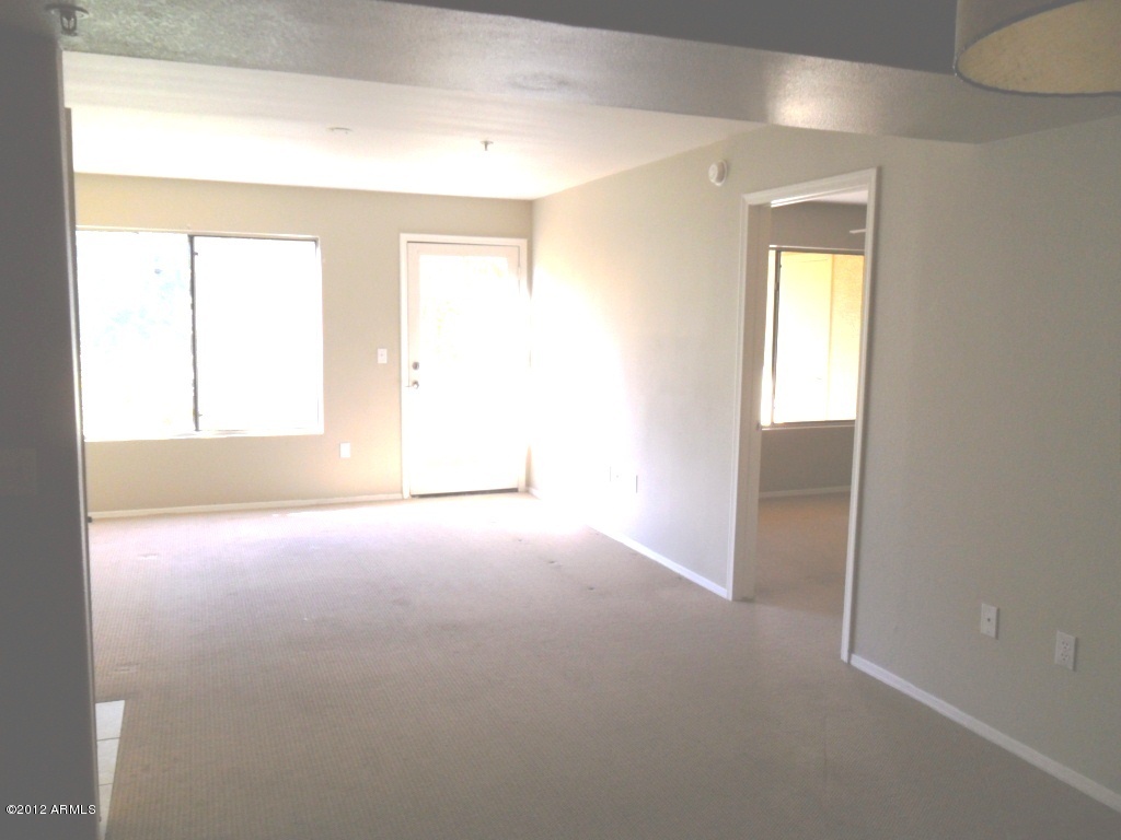 9990 North Scottsdale Road, Unit 2018 Paradise Valley, AZ 85253 - Photo 6 of 27 Living Room