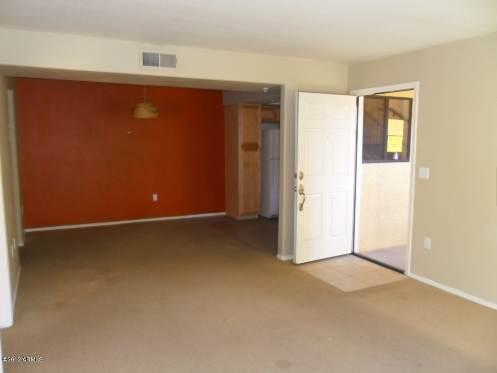 9990 North Scottsdale Road, Unit 2018 Paradise Valley, AZ 85253 - Photo 7 of 27 Living Room2