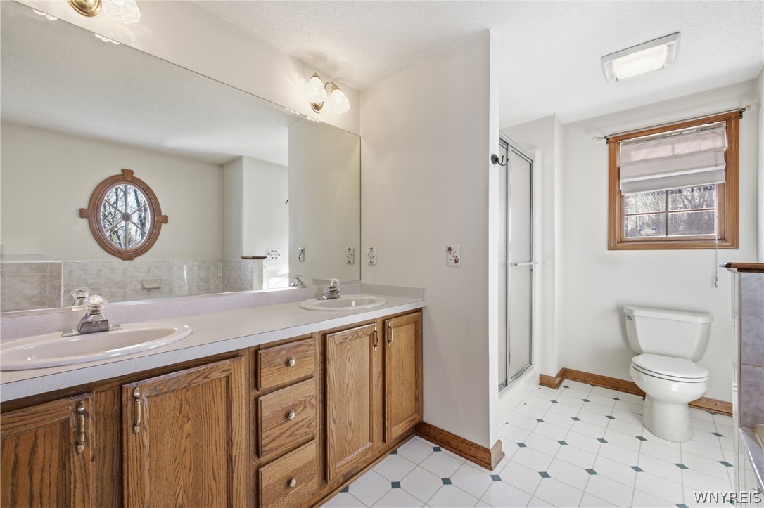 2665 Lakeview Road Hamburg, NY 14085 - Photo 37 of 50 primary ensuite