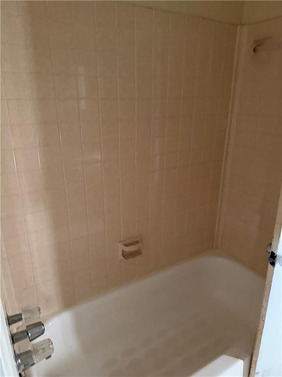 1765 Highpoint Road Snellville, GA 30078 - Photo 8 of 11 a bathroom with a bathtub