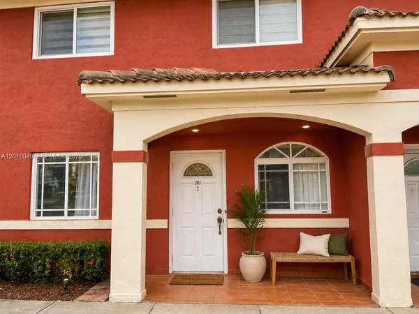 $3,000 | 11051 West Okeechobee Road, Unit 101, Hialeah, FL 33018