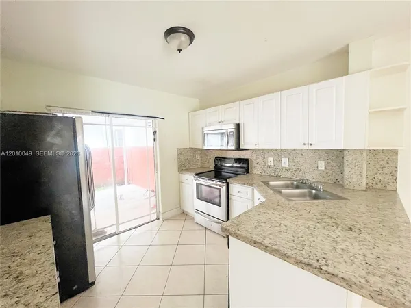 $3,000 | 11051 West Okeechobee Road, Unit 101, Hialeah, FL 33018