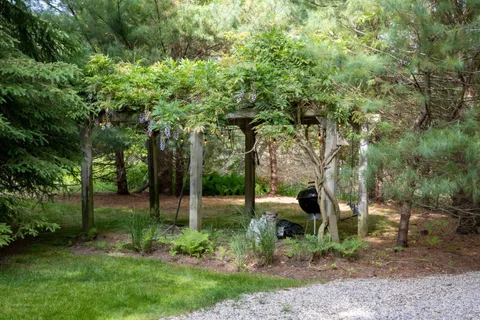 $1,799,000 | 60 Northwest Landing Road, East Hampton, NY 11937