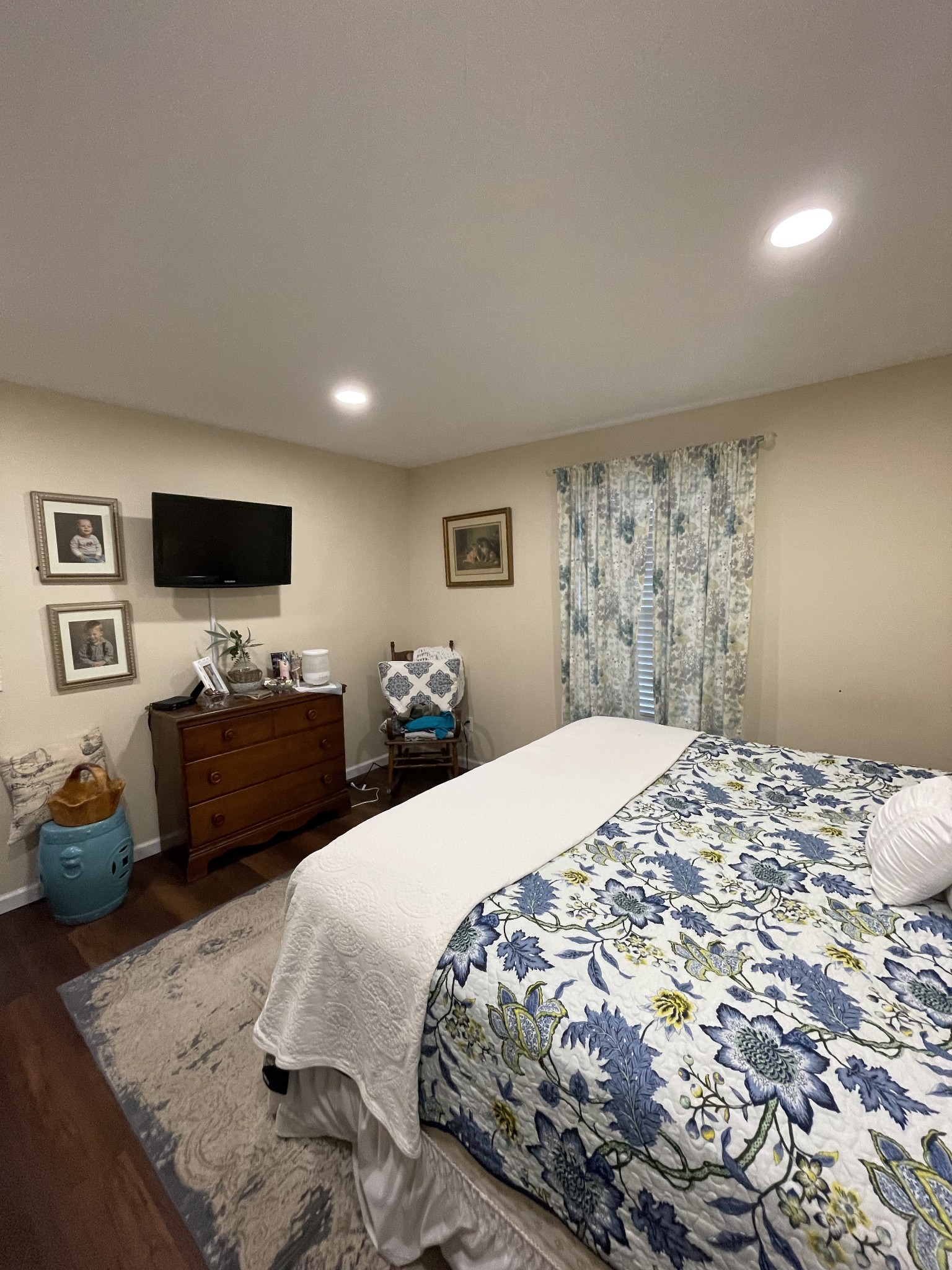 914 Freeman Street Lafayette, TN 37083 - Photo 7 of 12 a bedroom with a bed and a flat screen tv