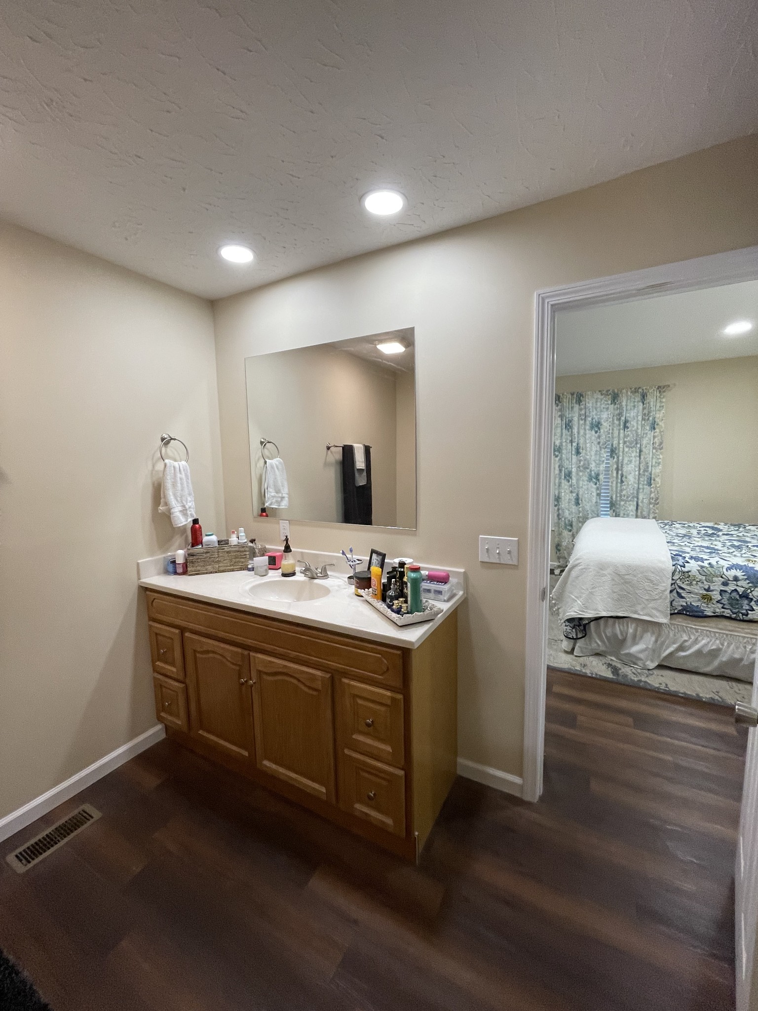 914 Freeman Street Lafayette, TN 37083 - Photo 8 of 12 a room with a bed and a mirror
