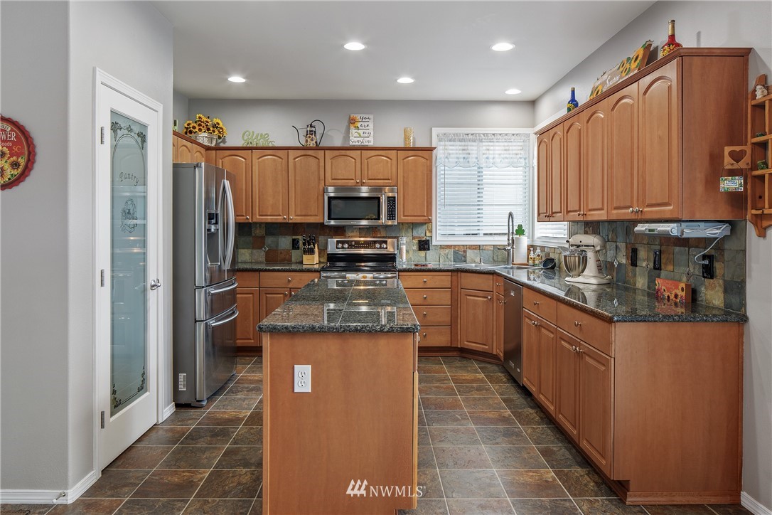 7069 Radius Loop Southeast Lacey, WA 98513 - Photo 6 of 31 Gallery Image 6