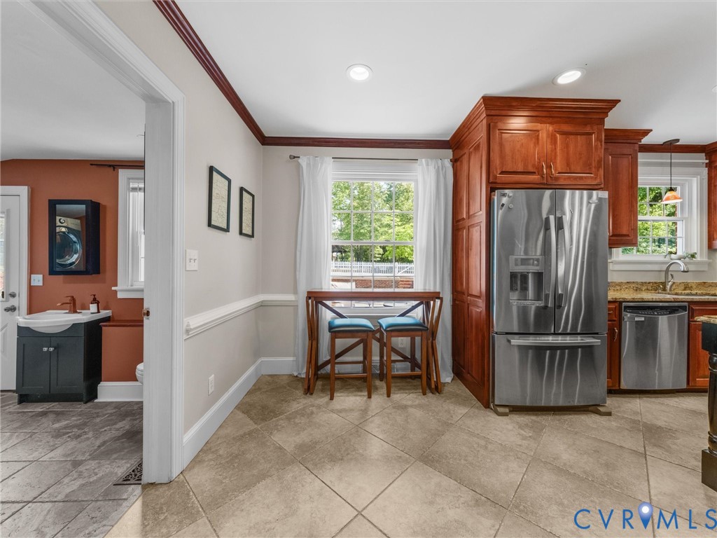 13099 Cedon Road Ashland, VA 23005 - Photo 22 of 92 Kitchen eat in area looking into the entrance to t