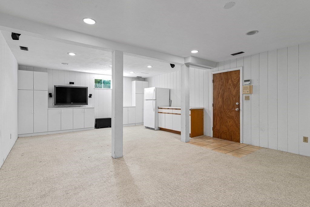 12 Cole Road Wayland, MA 01778 - Photo 33 of 38 Gallery Image 33