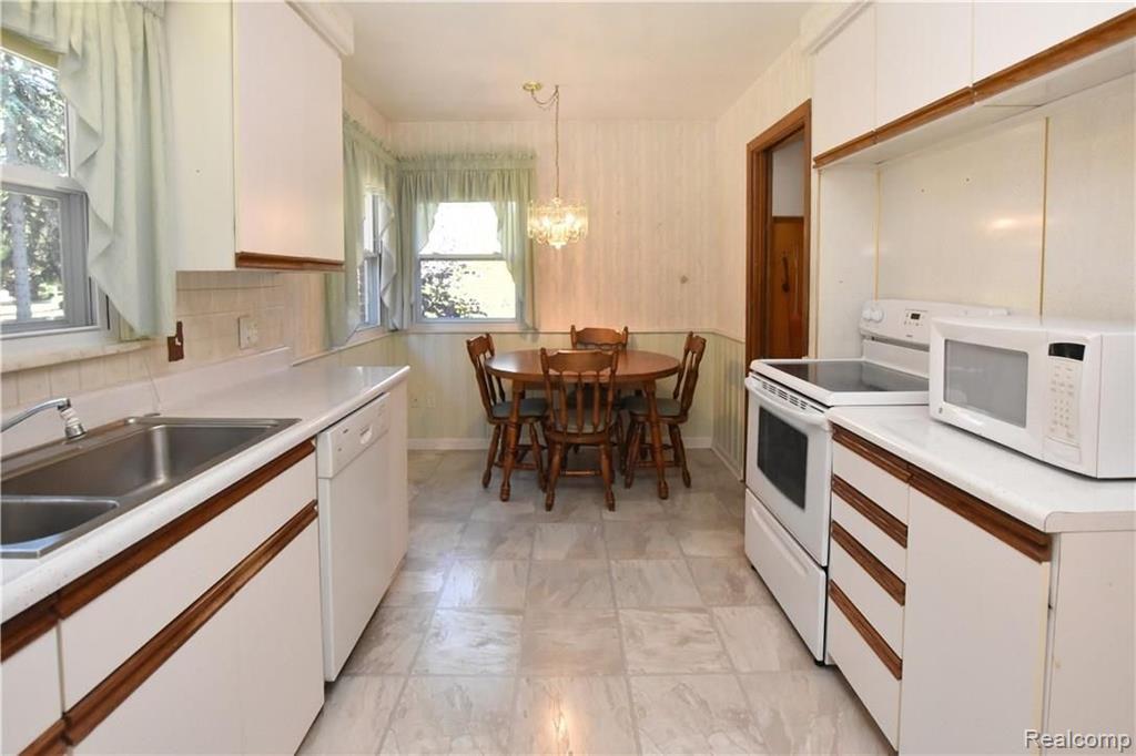 16279 Beverly Road Franklin, MI 48025 - Photo 15 of 38