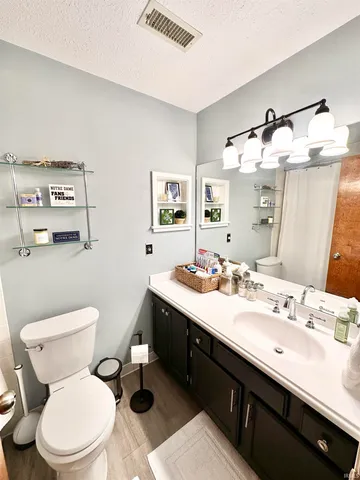 $359,900 | 1520 North Oakhill Drive, Unit L5, South Bend, IN 46637