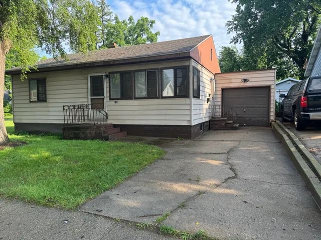 $124,500 | 938 West Southern Avenue, Muskegon, MI 49441