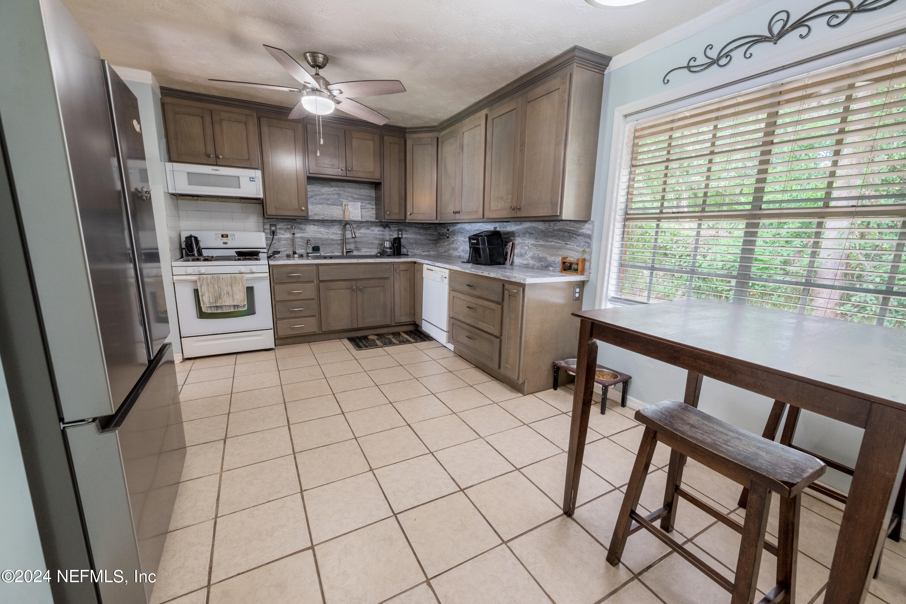 609 Collins Place Starke, FL 32091 - Photo 10 of 26 a kitchen with a stove a sink and a refrigerator
