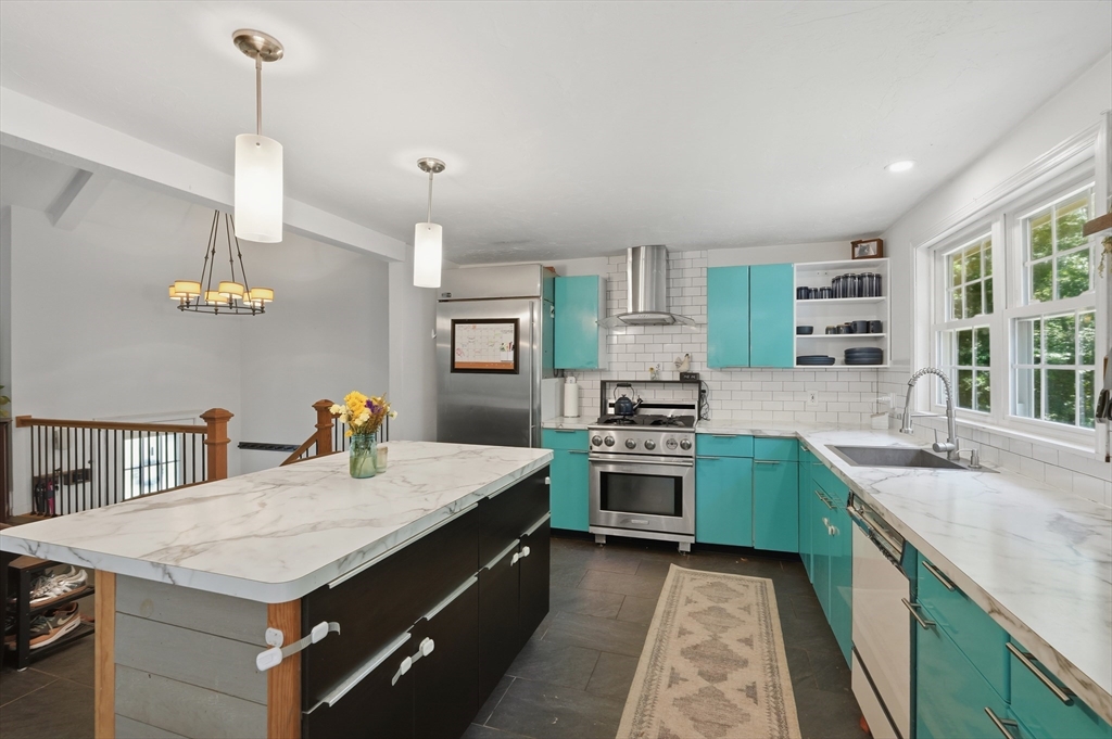 56 King Street Uxbridge, MA 01569 - Photo 10 of 35