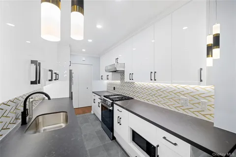 $619,000 | 75-34 Bell Boulevard, Unit LF | Astoria