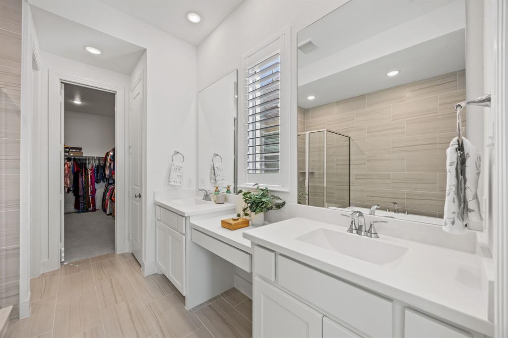 1807 Gateway Lane Van Alstyne, TX 75495 - Photo 18 of 33 a bathroom with a sink double vanity