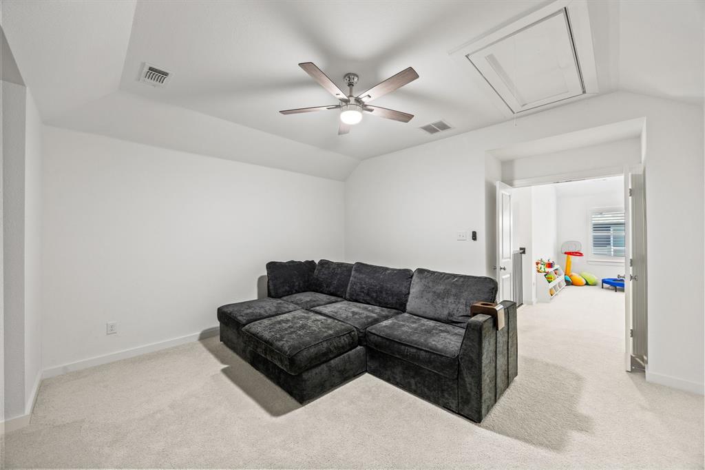 1807 Gateway Lane Van Alstyne, TX 75495 - Photo 25 of 33 a living room with furniture and ceiling fan