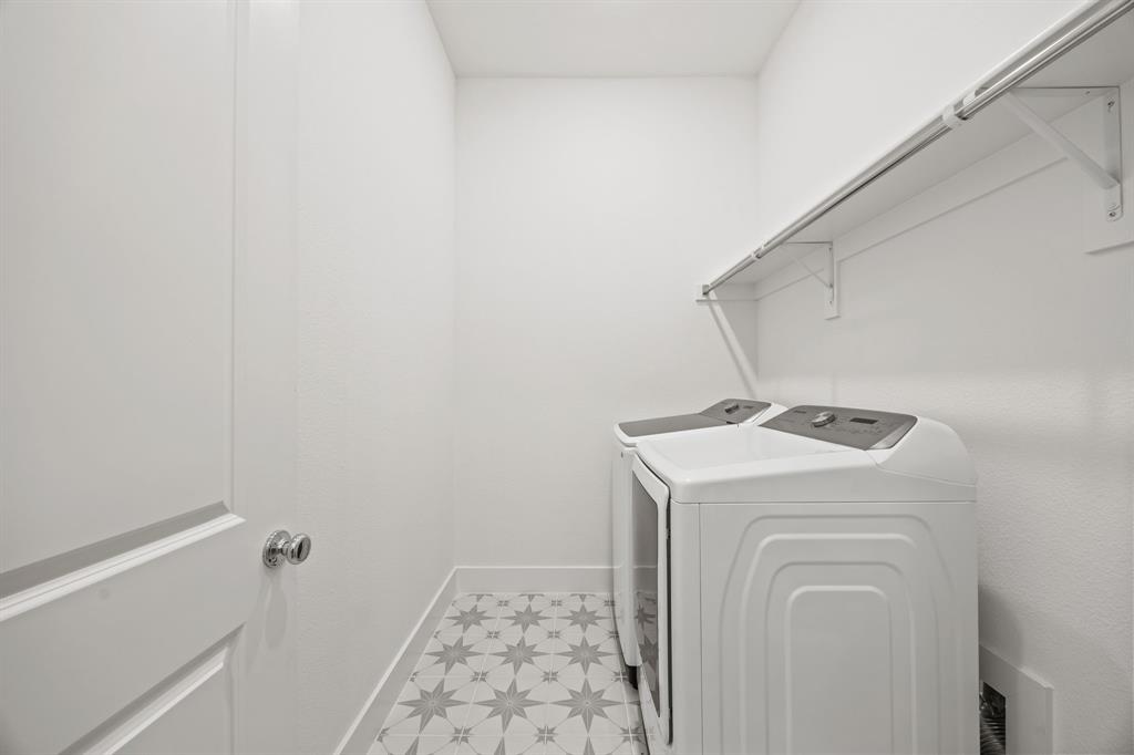 1807 Gateway Lane Van Alstyne, TX 75495 - Photo 30 of 33 a utility room with dryer and washer