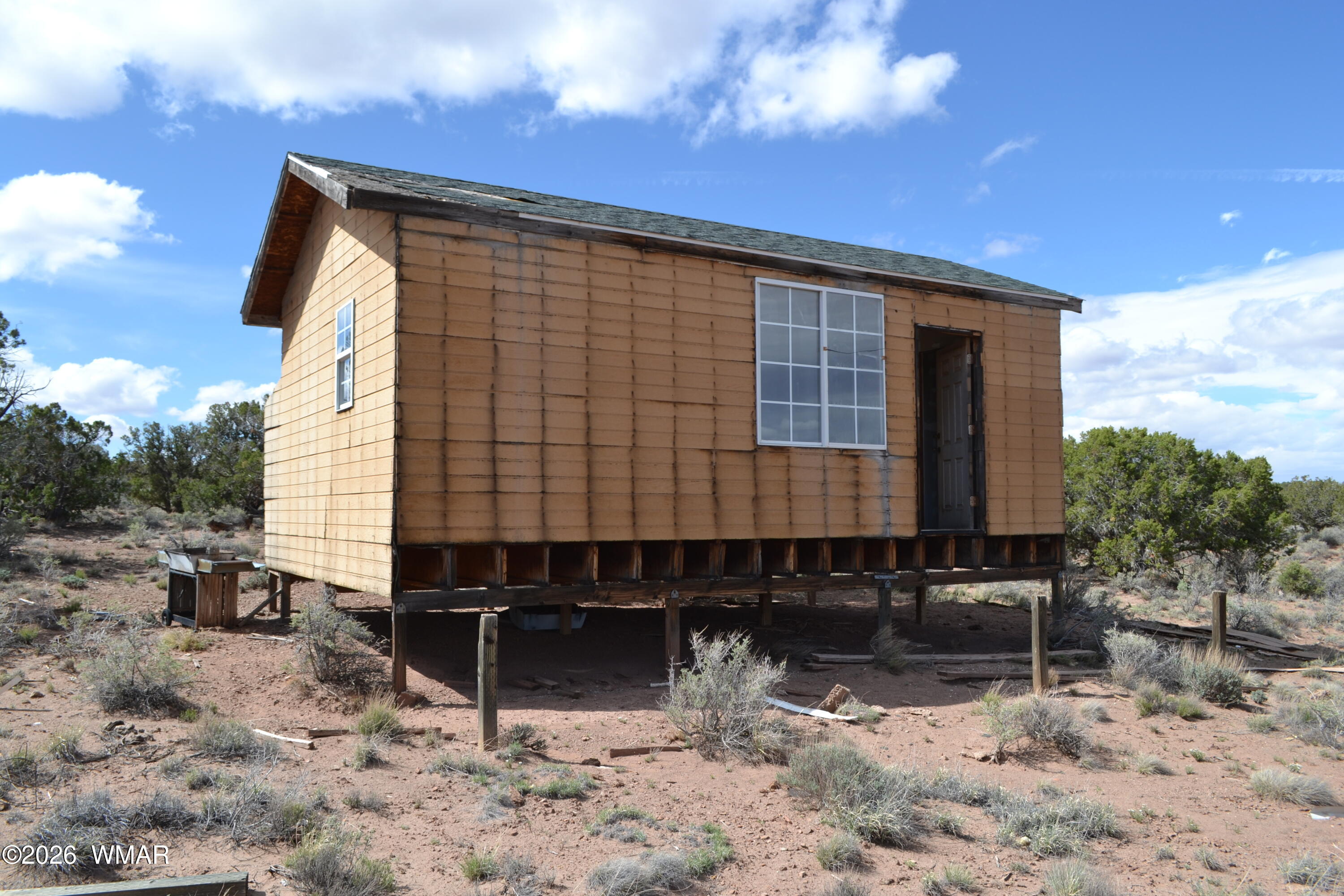 32 N8544 Concho, AZ 85924 - Photo 13 of 21 a front view of a house with a yard