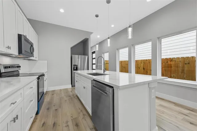 $2,400 | 2505 Birmingham Avenue, Dallas, TX 75215