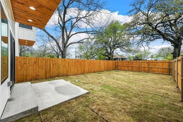 $2,400 | 2505 Birmingham Avenue, Dallas, TX 75215