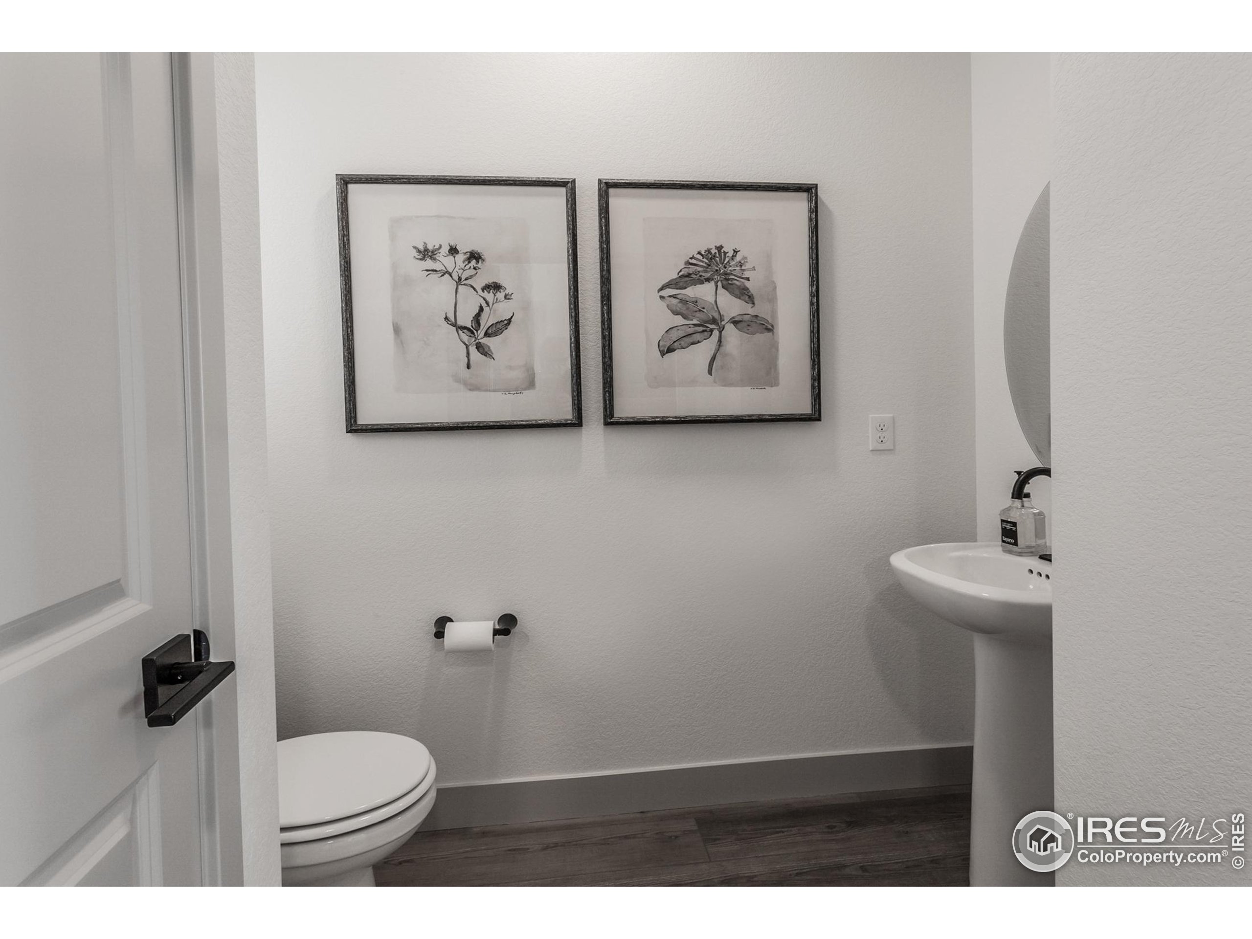 6079 Red Barn Road Fort Collins, CO 80528 - Photo 5 of 41 a bathroom with a toilet and a sink