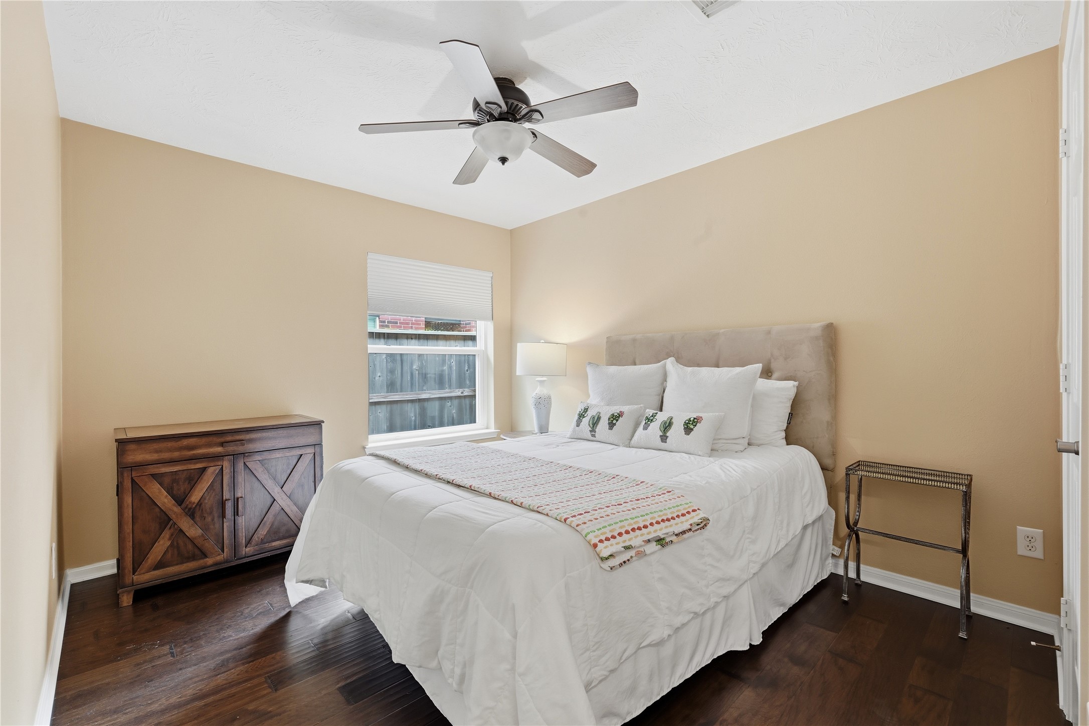 1010 Bringewood Chase Drive Spring, TX 77379 - Photo 31 of 49 Fourth bedroom with overhead fan and light kit.