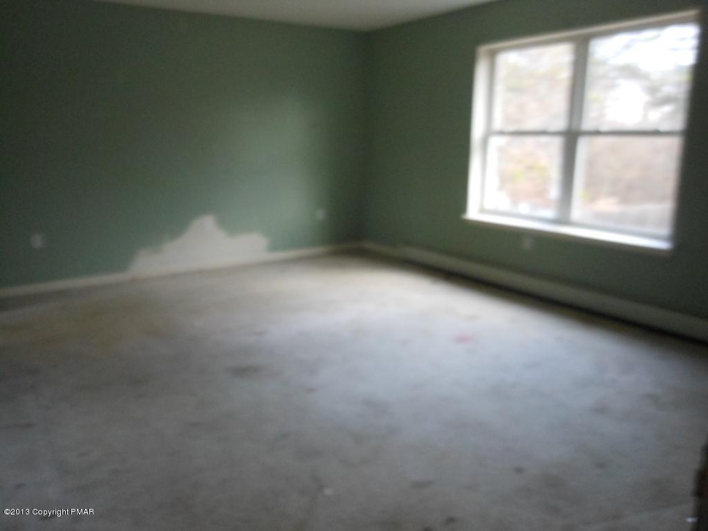 196 Granite Road Long Pond, PA 18334 - Photo 5 of 16 Living Room