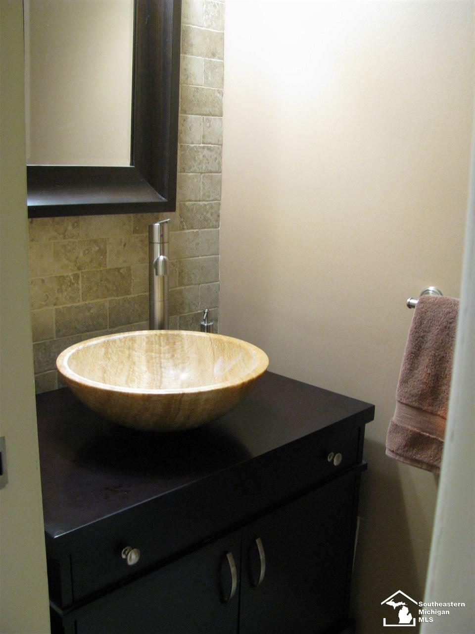 517 Tennyson Rochester Hills, MI 48307 - Photo 16 of 54