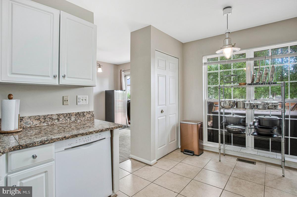 648 Howards Loop, Unit 19 Annapolis, MD 21401 - Photo 11 of 35 Bright and inviting kitchen space.