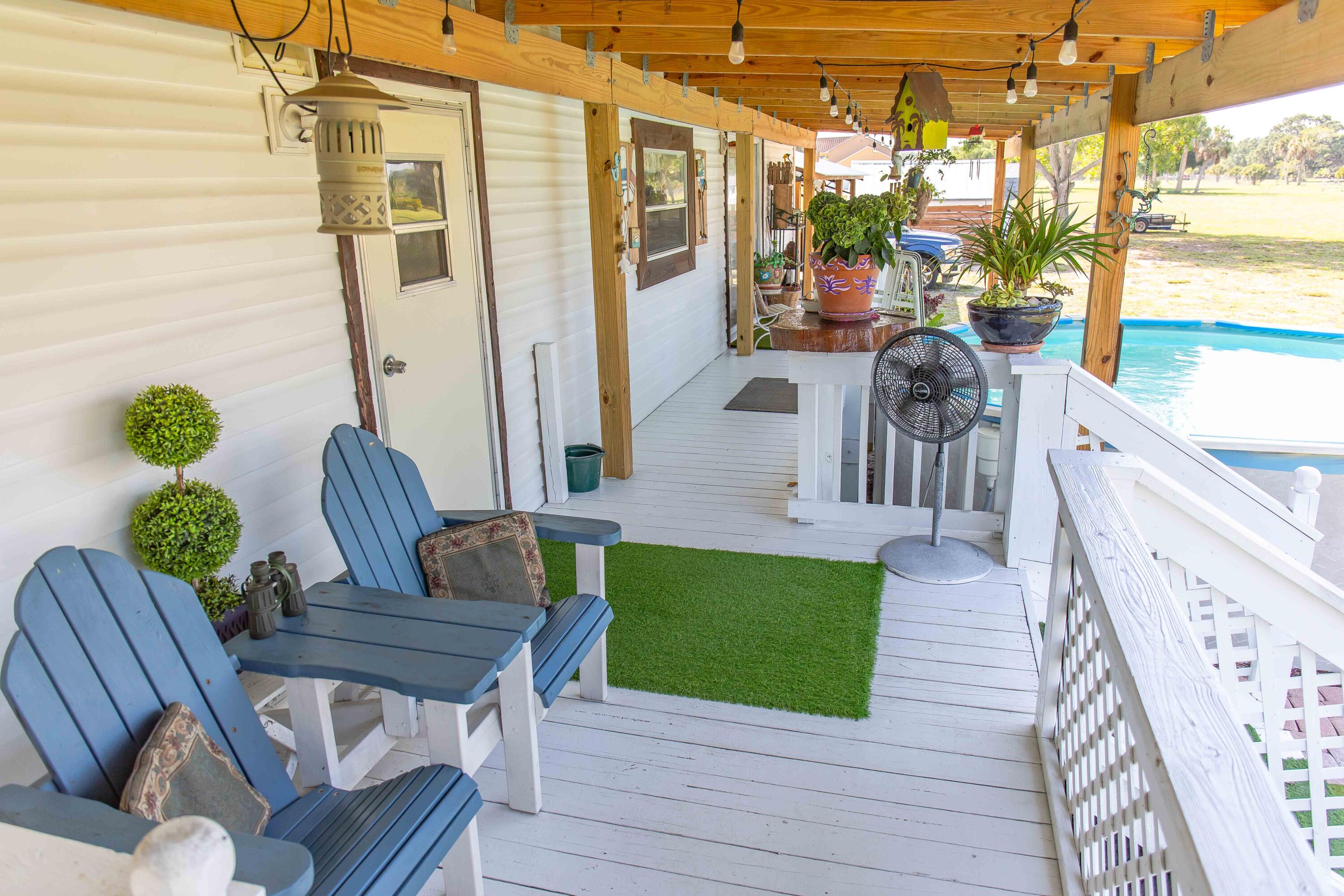 12302 Highway 441 Okeechobee, FL 34974 - Photo 39 of 63 a view of a chairs and table in patio