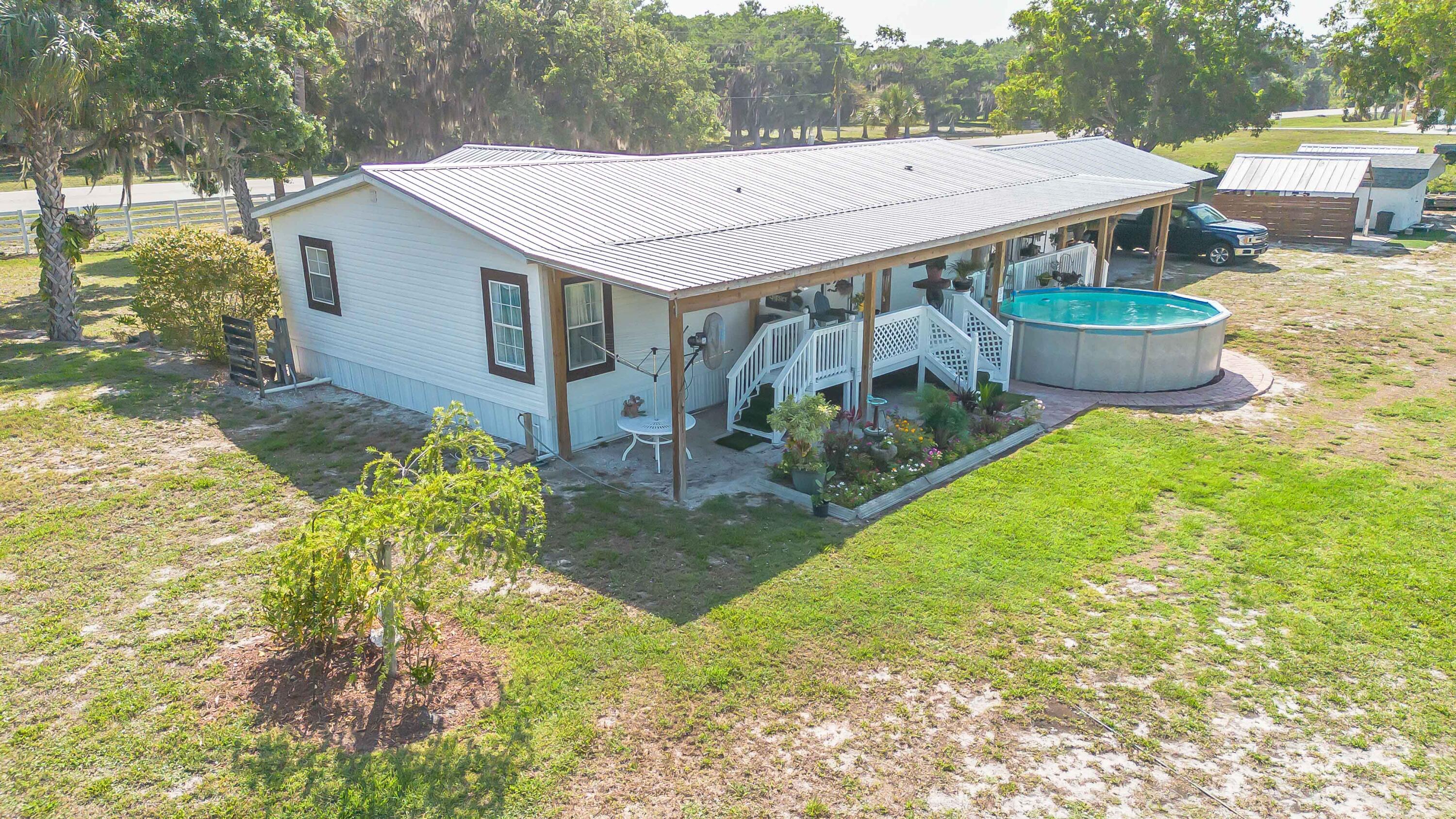 12302 Highway 441 Okeechobee, FL 34974 - Photo 8 of 63 a view of a house with backyard and sitting area