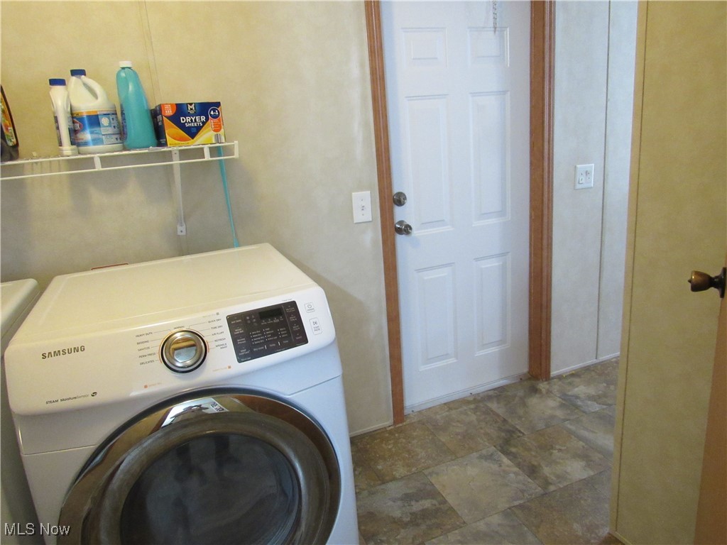 22 Kyle Lane Akron, OH 44310 - Photo 16 of 20 Laundry area featuring washer / clothes dryer and side door