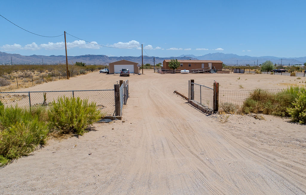 1180 Colorado Road Golden Valley, AZ 86413 - Photo 15 of 27