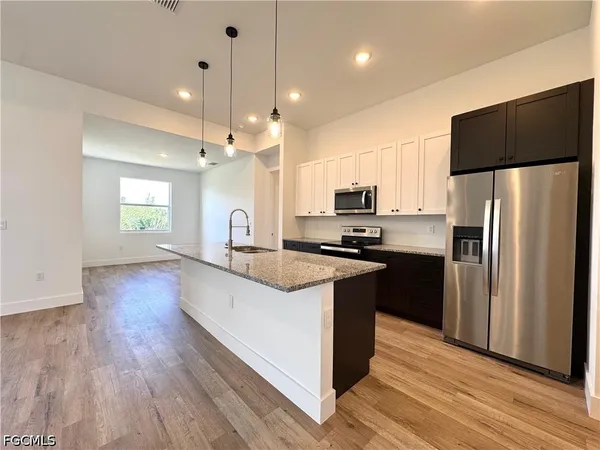 $2,300 | 2914 Southwest 5th Street, Cape Coral, FL 33991