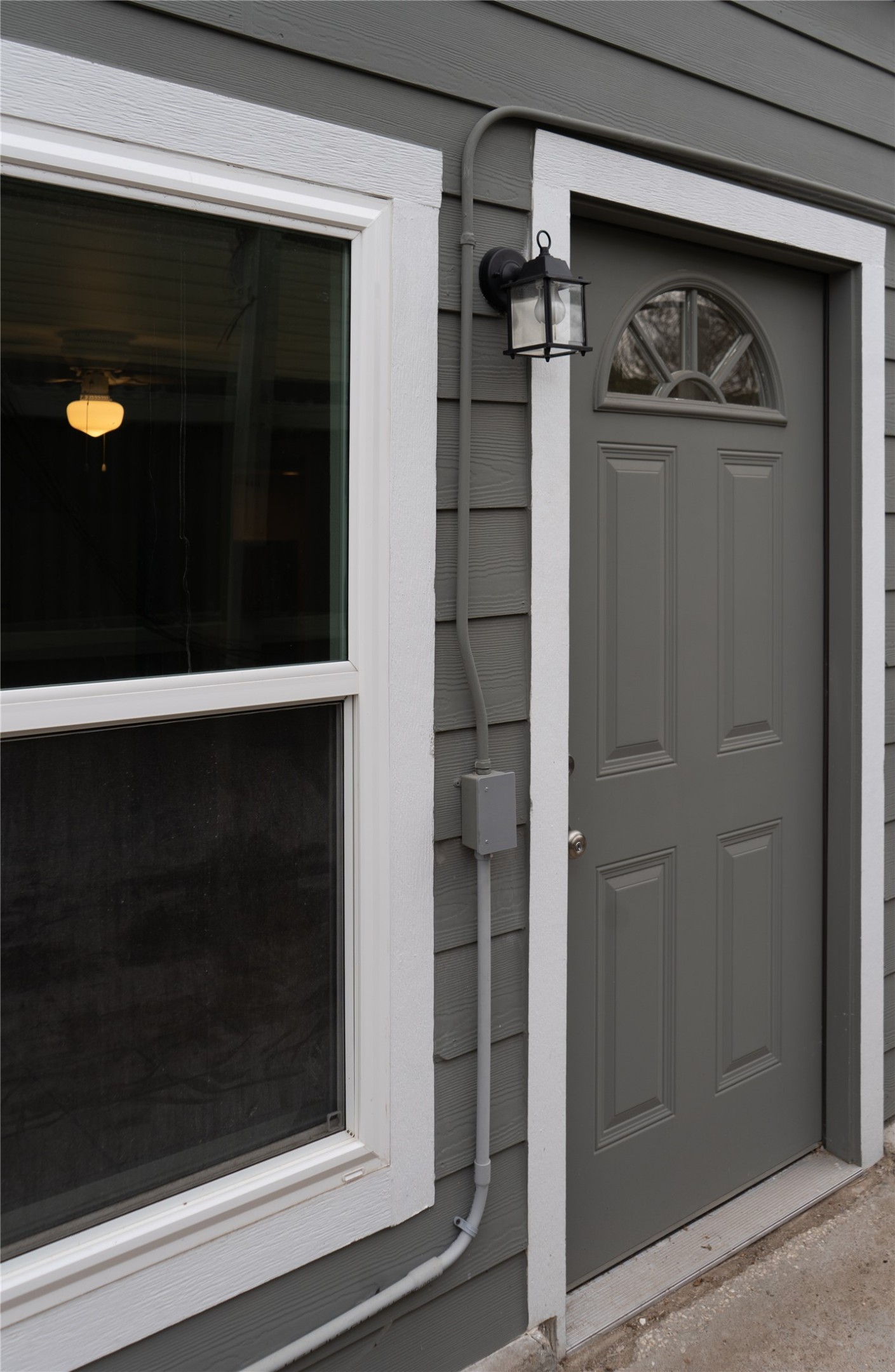 97 Anthony Street, Unit B Austin, TX 78702 - Photo 13 of 16 Back door facing gate