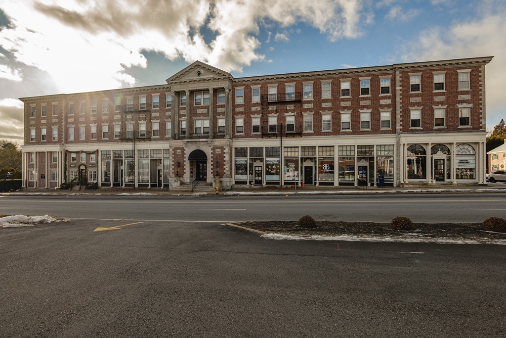 354 North Main Street, Unit 214 Andover, MA 01810 - Photo 30 of 33 a view of a large building