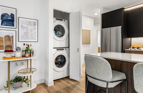 $3,705 | 218 East Grand Avenue, Unit 606, Chicago, IL 60611