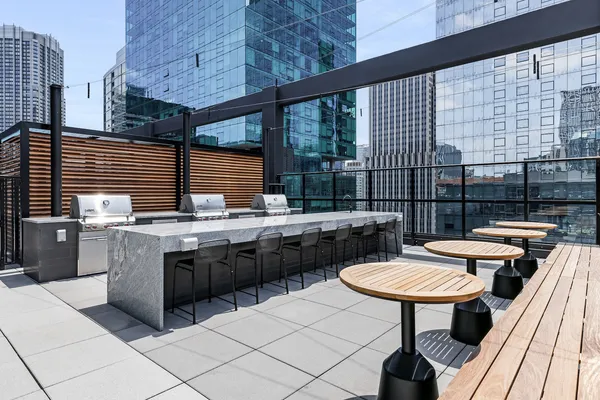 $3,705 | 218 East Grand Avenue, Unit 606, Chicago, IL 60611