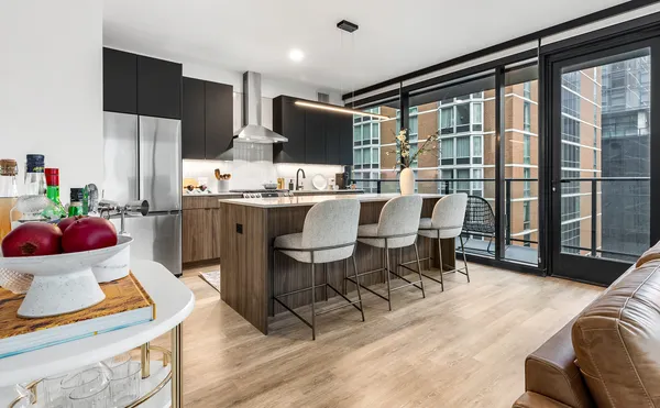 $3,705 | 218 East Grand Avenue, Unit 606, Chicago, IL 60611