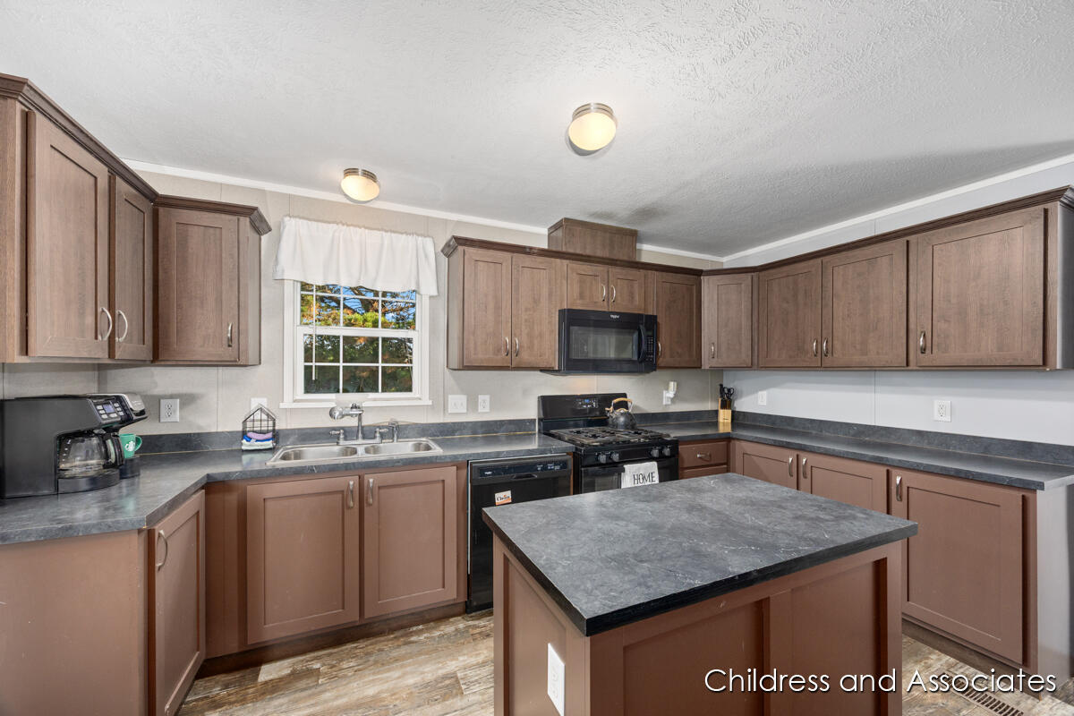 360 East Tuttle Road, Unit 6 Ionia, MI 48846 - Photo 10 of 23 IMG_1009