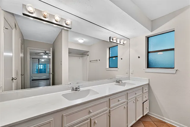 a view of a livingroom with an empty space