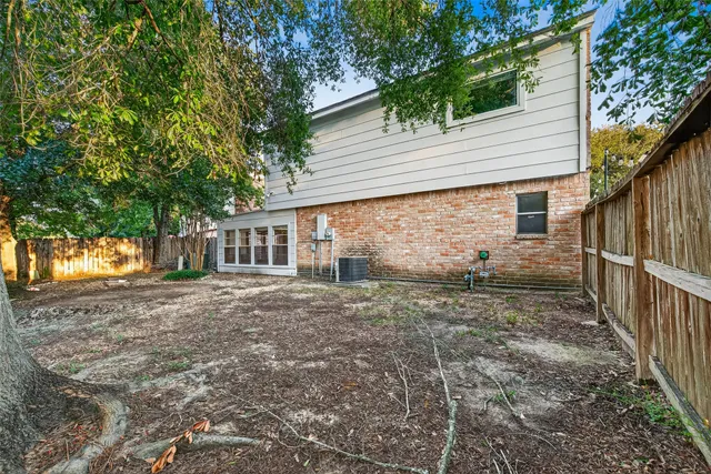 $2,350 | 812 Fleetwood Pl Drive, Houston, TX 77079