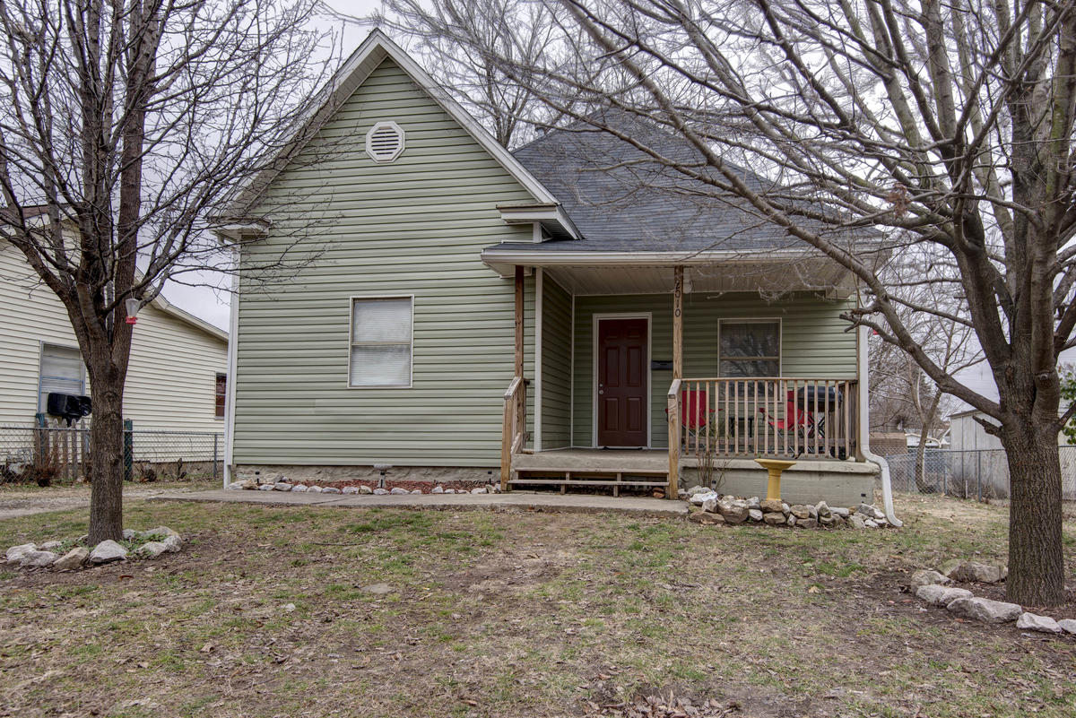 2010 North Rogers Avenue Springfield, MO 65803 - Photo 1 of 1 Welcome Home!!