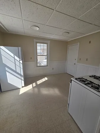 $2,400 | 219 Broadway, Unit 2, Lynn, MA 01904