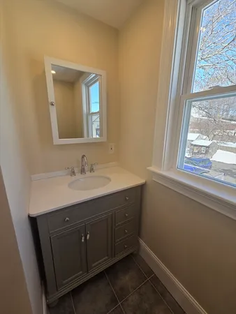 $2,400 | 219 Broadway, Unit 2, Lynn, MA 01904