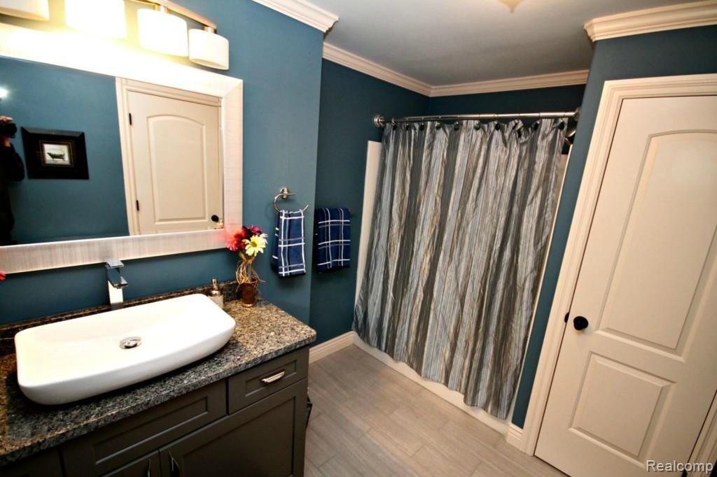 2030 Grace Avenue Rochester, MI 48309 - Photo 18 of 31 19.jpg