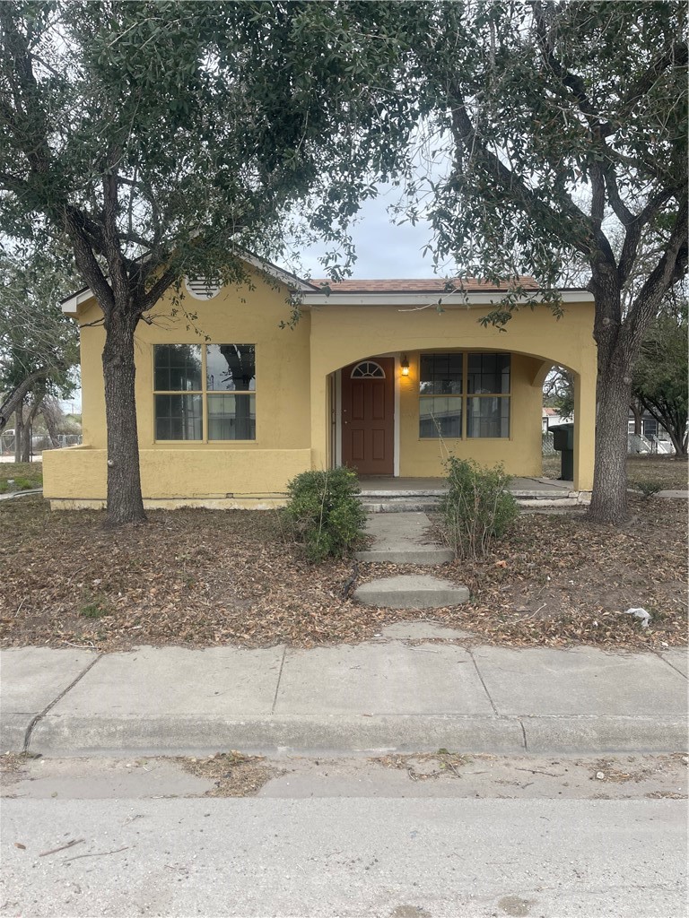 916 South Reynolds Street Alice, TX 78332 - Photo 1 of 11