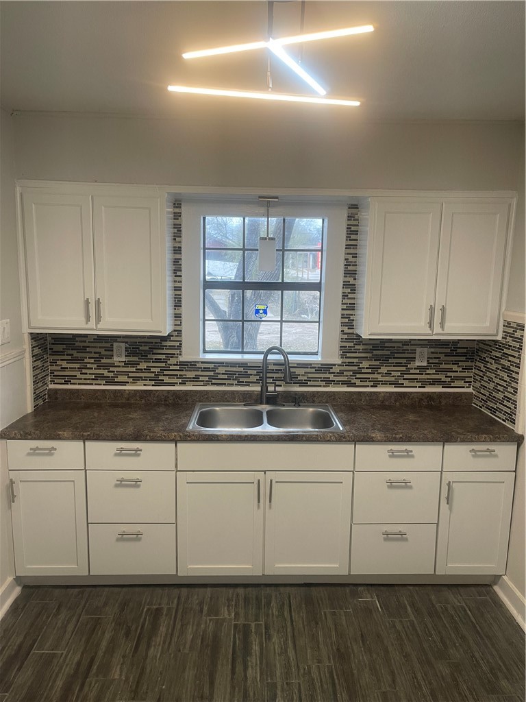 916 South Reynolds Street Alice, TX 78332 - Photo 6 of 11