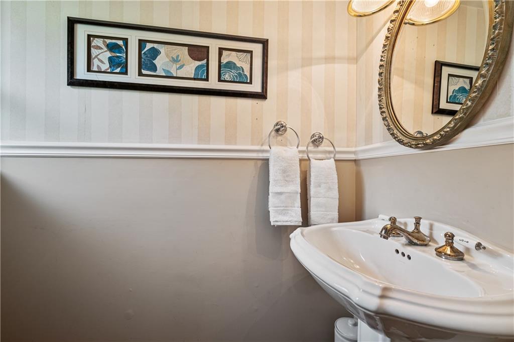 110 North Jamestown Road Coraopolis, PA 15108 - Photo 21 of 29 Gallery Image 21